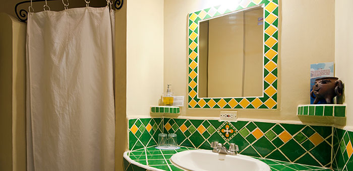Hotel Casa San Francisco, Nicaragua, twin room bathroom